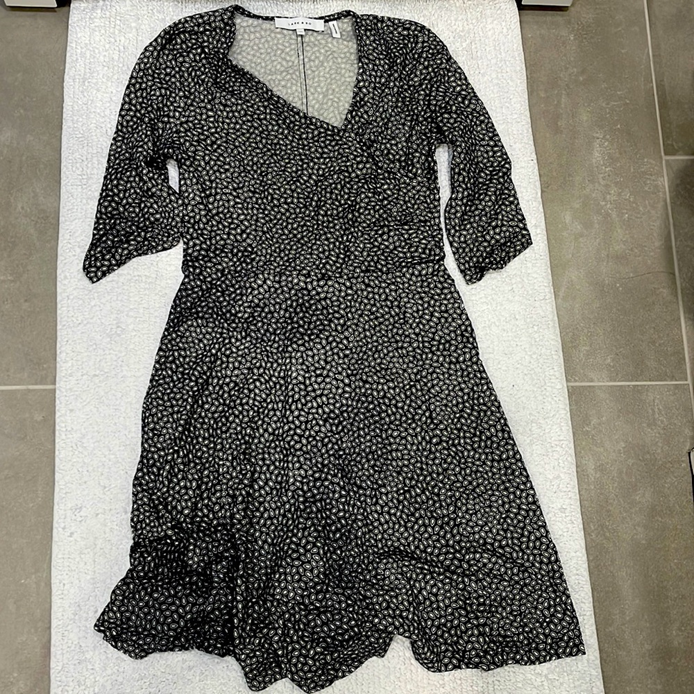 Lark + Ro: Black and white tears drop dress with 3/4 sleeves